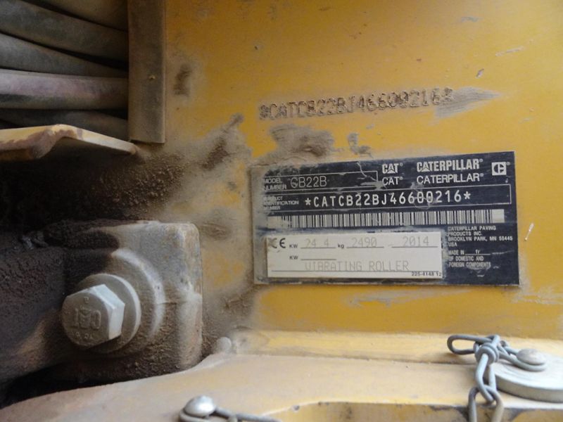 Caterpillar (2014) Tandemový vybrační valecCB22B  - fotka 10 z 12