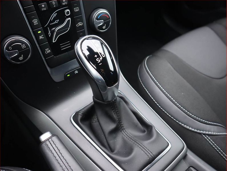 Volvo V40 (2019) 1.5 T3, Automat, Serv.kniha - fotka 13 z 19