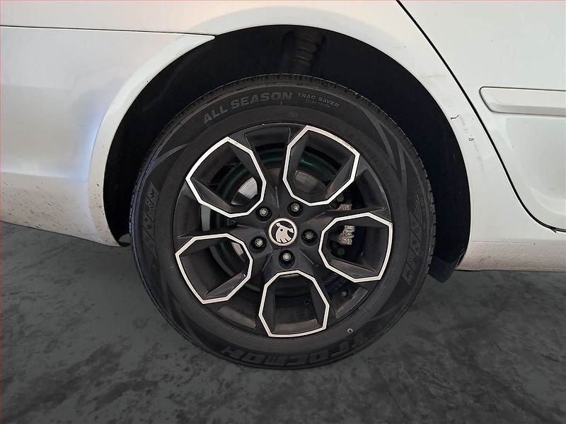 Škoda Octavia (2012) 1.6 TDI, Automat, jezdí dobře - fotka 14 z 17