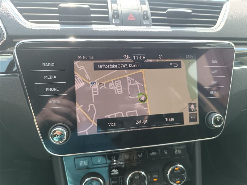 Škoda Superb 2,0 TDi, DSG Laurin & Klement - fotka 17 z 25