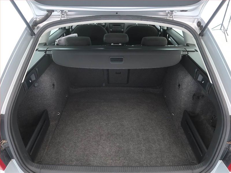 Škoda Octavia (2013) Ambition 1.6 TDI, Serv.kniha - fotka 12 z 13