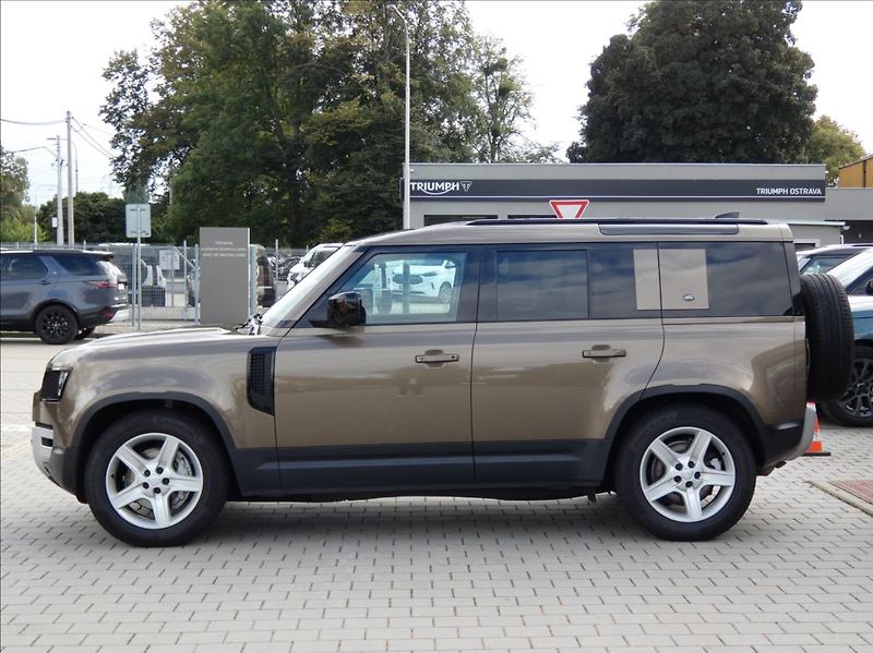 Land Rover Defender 3,0 D300 110 SE,1.maj,ČR,DPH - fotka 2 z 35