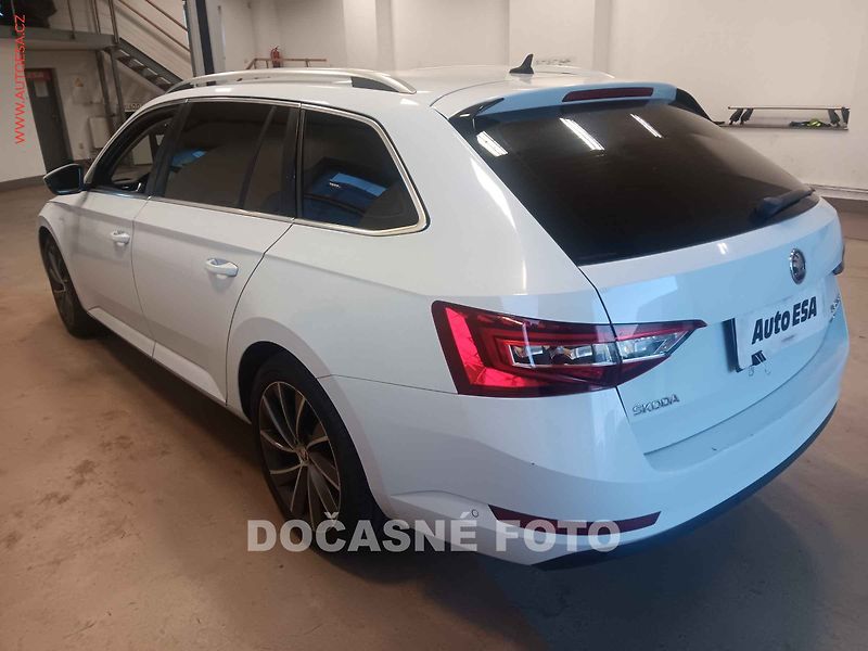Škoda Superb (2017) 2.0 TDi 4x4, ČR, DSG, bixen - fotka 2 z 3