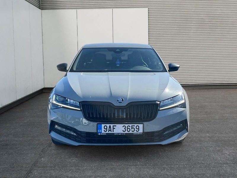 Škoda Superb (2022) SPORTLINE 1.5TSI 110kW DSG TAŽ - fotka 2 z 11
