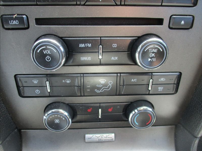 Ford Mustang 3,7 L V6, 224kW, klima, kůže, - fotka 16 z 24