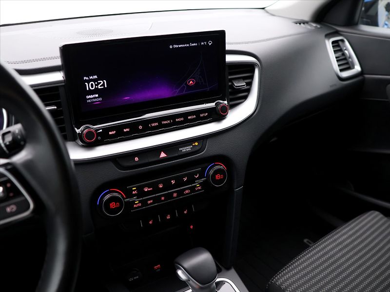 Kia Ceed 1,5 118 kW T-GDI CZ Zaruka LED - fotka 19 z 32