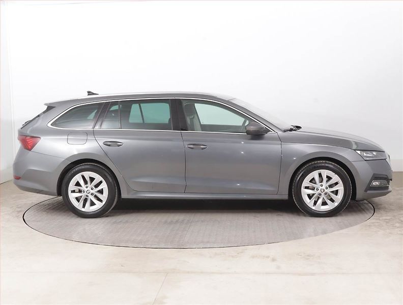 Škoda Octavia (2023) 2.0 TDI - fotka 6 z 15