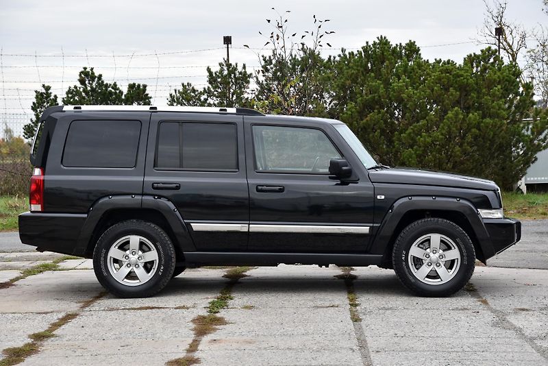 Jeep Commander 3.0 CRD V6 AT 4WD LIMITED,7SED - fotka 2 z 50