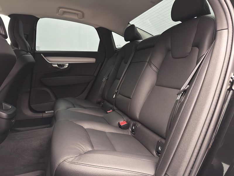 Volvo S90 B5 AWD MOMENTUM PRO  - fotka 5 z 45