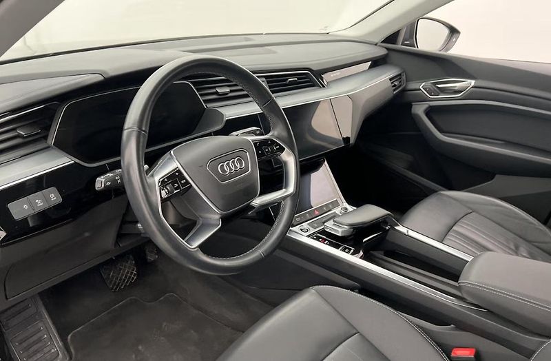 Audi Q8 e-tron 50 Q Vzduch. odpružení Kamera - fotka 14 z 32