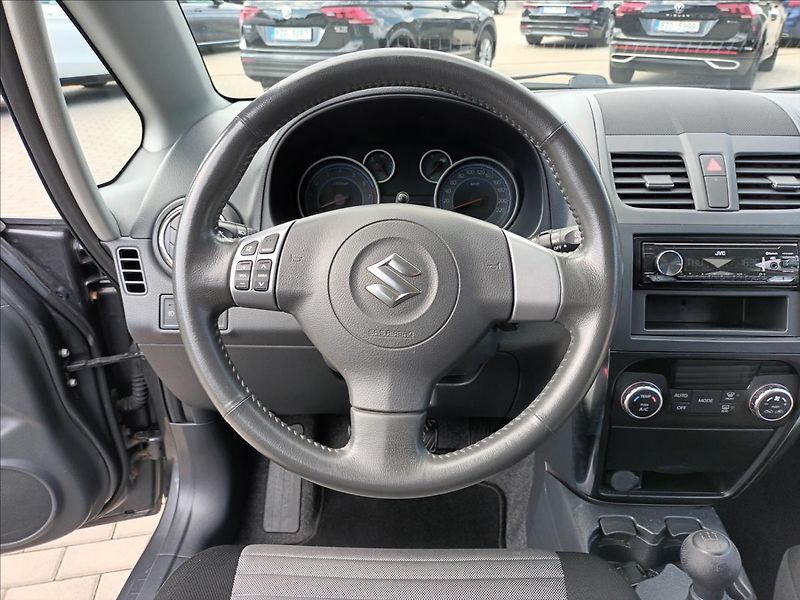 Suzuki SX4 1,6 REZERVACE - fotka 16 z 47
