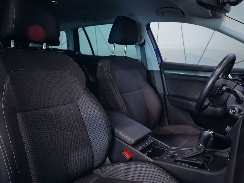 Škoda Superb 2.0 TDI 147kW Style DSG - fotka 21 z 24