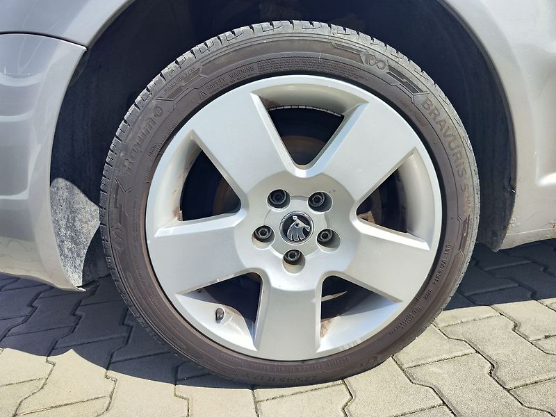 Škoda Superb 2.0 TDI/103kW Comfort - fotka 24 z 24