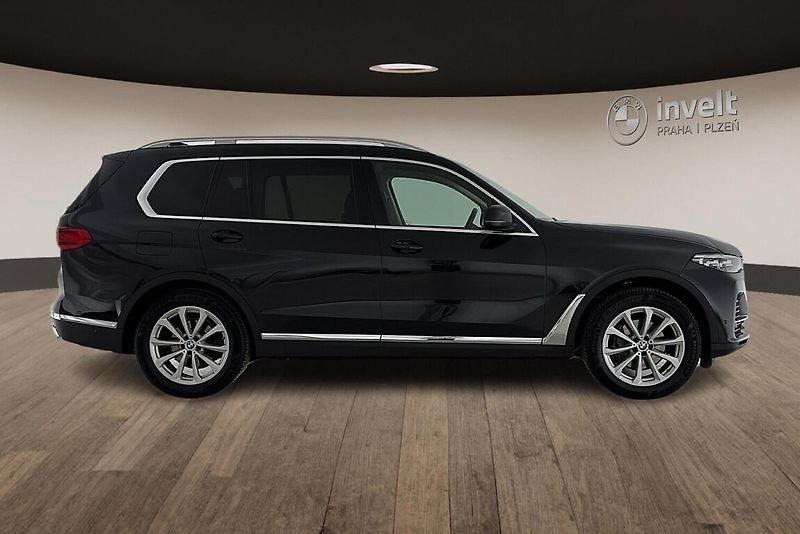 BMW X7 xDrive30d - fotka 2 z 28