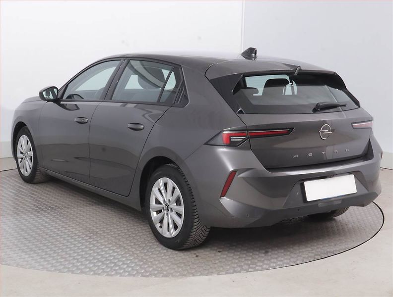 Opel Astra (2023) Edition 1.2 Turbo, Navi - fotka 4 z 15