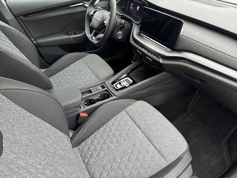 Škoda Octavia (2025) Combi 2.0 TDi DSG Sportline - fotka 9 z 36