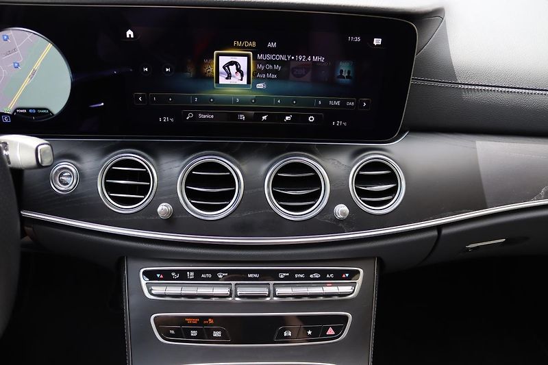 Mercedes-Benz Třídy E E 300D 4MATIC KOMBI AMG 195kW - fotka 30 z 50