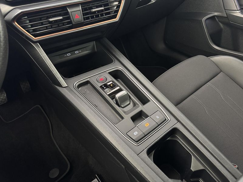 Cupra Formentor 1.5Tsi*CZ*DPH*1-MAJ*ZARUKA* - fotka 25 z 47