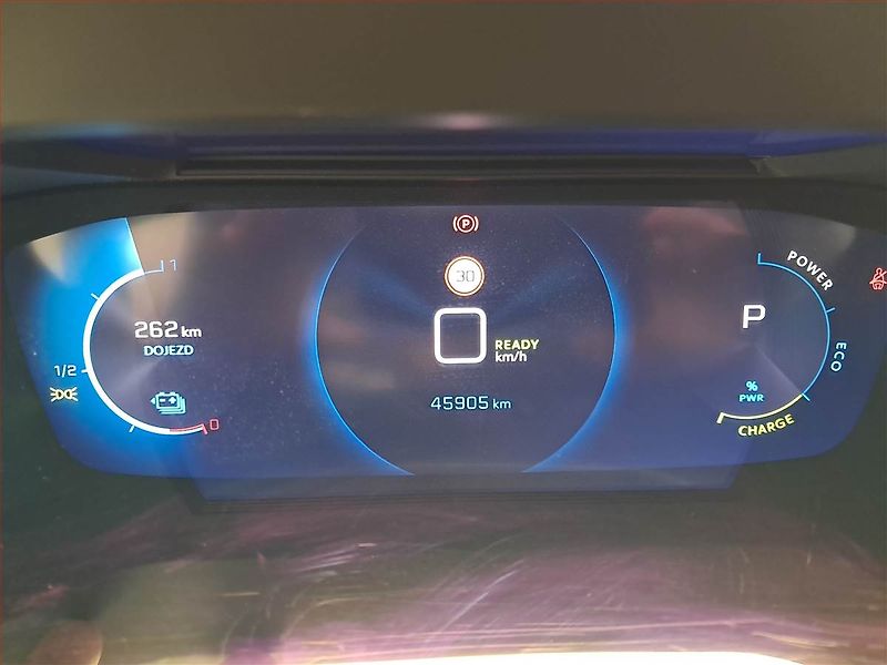Peugeot 2008 (2022) Allure 50 kWh, SoH 90% - fotka 11 z 23