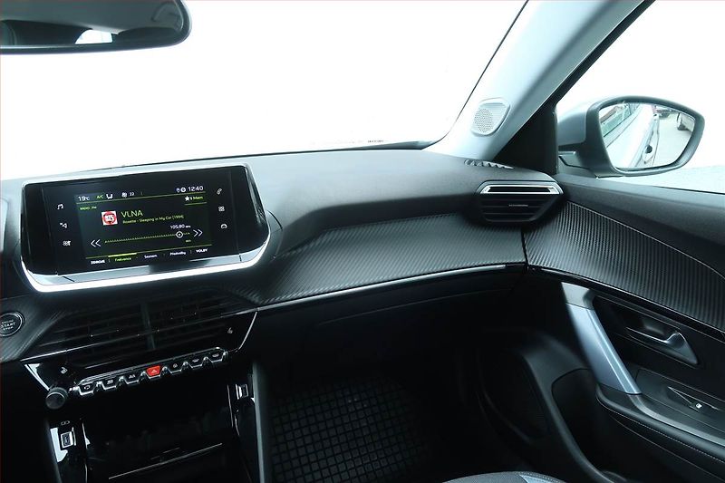 Peugeot 2008 (2020) Allure 1.2 PureTech, Automat - fotka 8 z 25