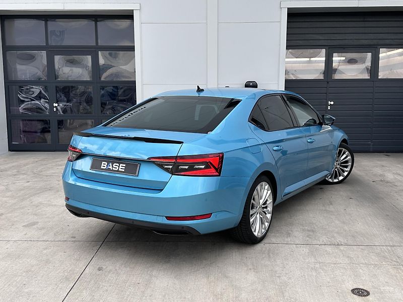 Škoda Superb 2.0TDi L&K 4x4 DSG Blue Ocean - fotka 16 z 27
