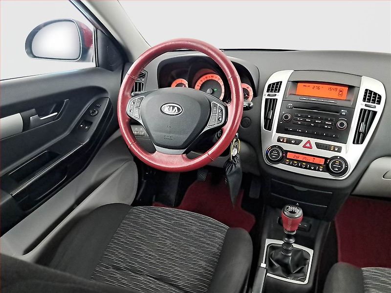 Kia Ceed (2010) 1.6 CRDi, po STK - fotka 7 z 16