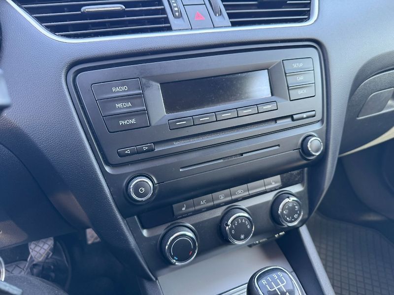 Škoda Octavia (2014) 1,6 TDI 77 KW TAŽNÉ KOLA - fotka 21 z 41