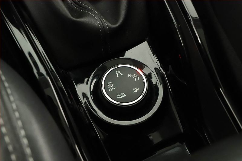 Peugeot 2008 (2015) 1.6 BlueHDi, Navi, Tempomat - fotka 10 z 17