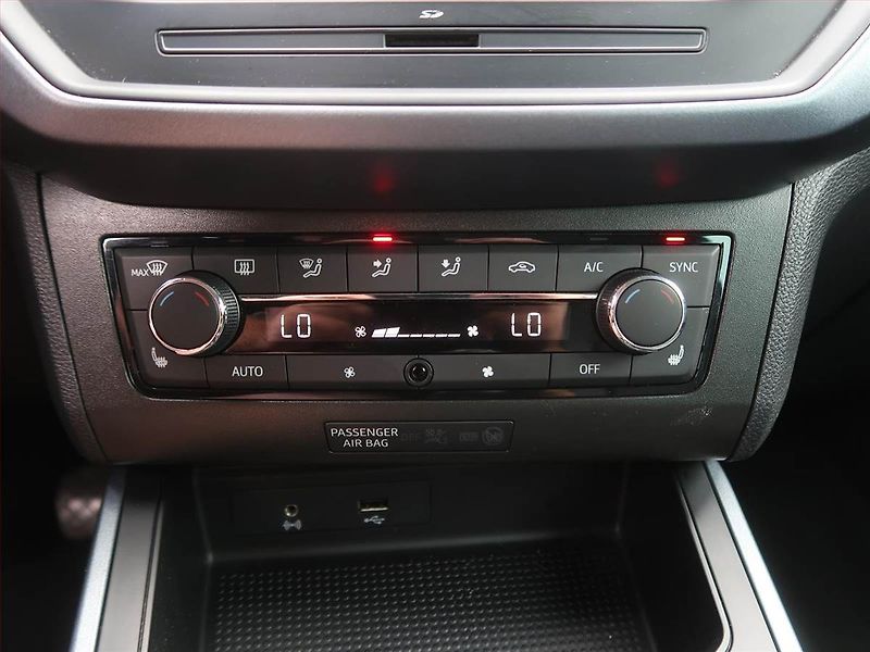 Seat Arona (2019) 1.0 TSI, Tempomat - fotka 12 z 17
