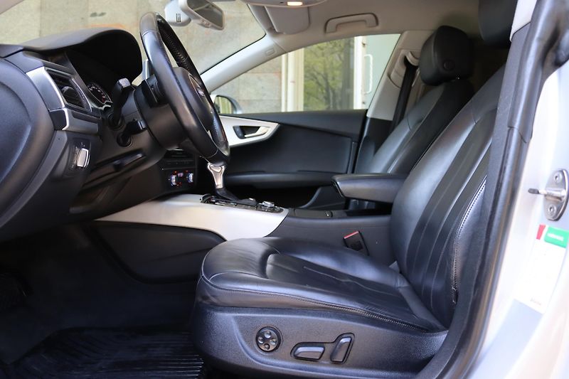 Audi A7 3.0TDI V6 QUATTRO 180kW DPH - fotka 22 z 50
