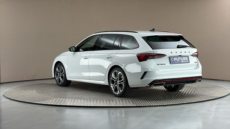 Škoda Octavia 2.0 TDI DSG 4x4 RS Combi - fotka 2 z 27