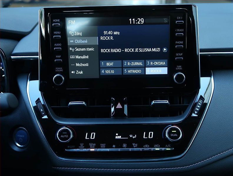 Toyota Corolla (2022) 1.8 Hybrid - fotka 12 z 19