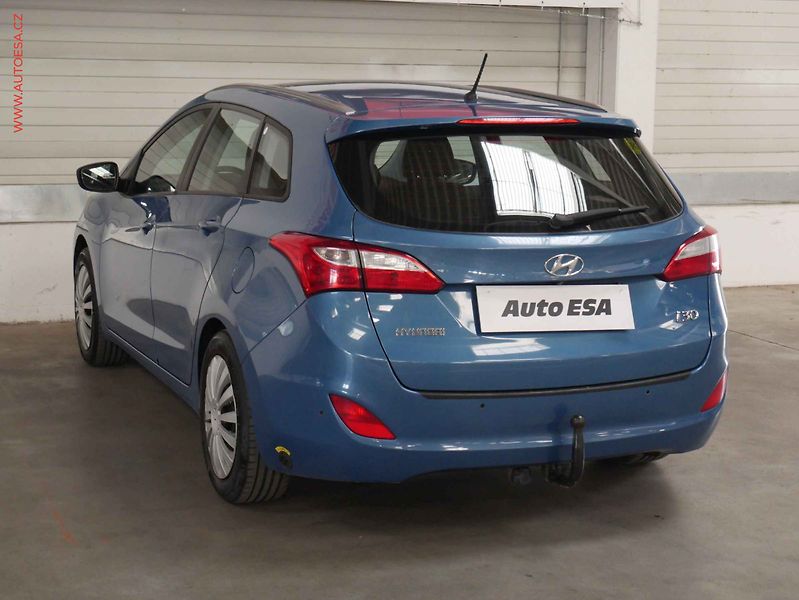 Hyundai i30 (2013) 1.6i, ČR, AC, výhřev sed - fotka 4 z 18