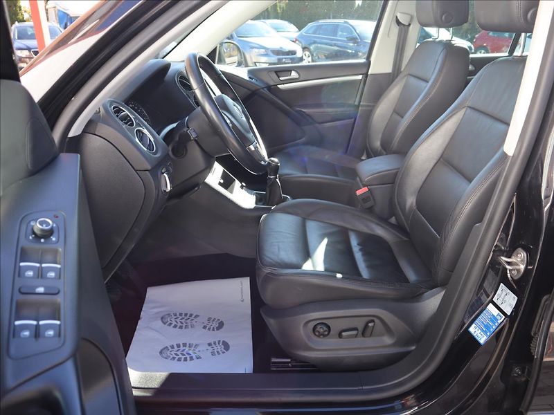 Volkswagen Tiguan 2,0   TDi Sport Pano Kamera Dy - fotka 7 z 36