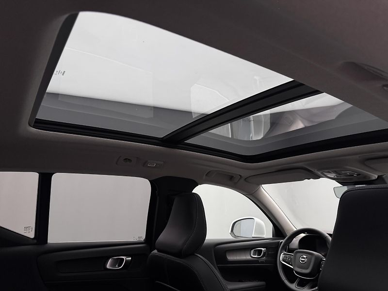 Volvo XC40 B4 AWD ULTIMATE CZ - fotka 18 z 49