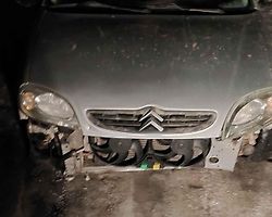 Auto na fotce není těsně po bouračce. Toto auto s opilou posádkou vyjelo do ulic Třeště.