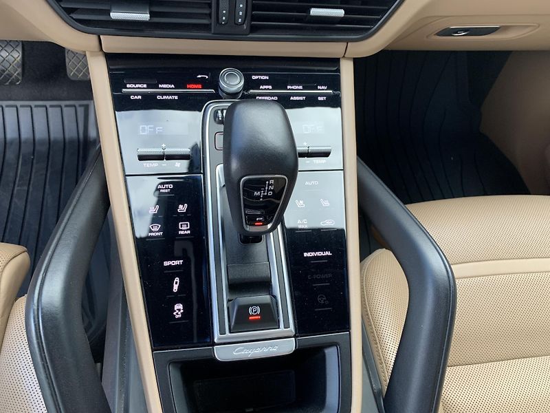 Porsche Cayenne (2019) 3.0i, 250KW, VZDUCH, ZÁRUKA - fotka 16 z 25
