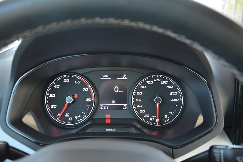Seat Arona (2023) 1.0 TSI 70 kW Style - fotka 9 z 23
