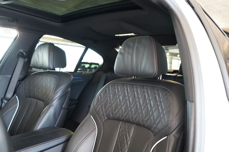 BMW Řada 5 M550i xDrive, Nezávislé, Laser - fotka 21 z 50