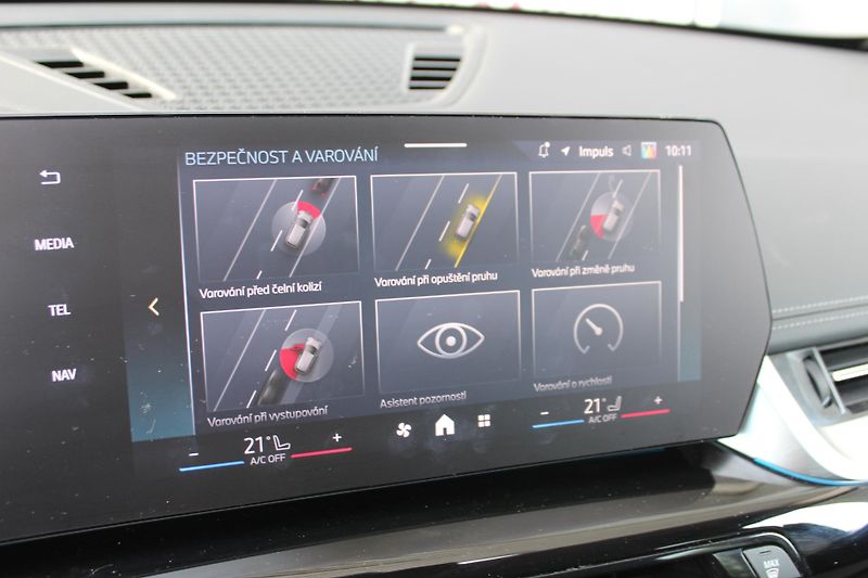 BMW iX1 eDrive20 - fotka 19 z 24