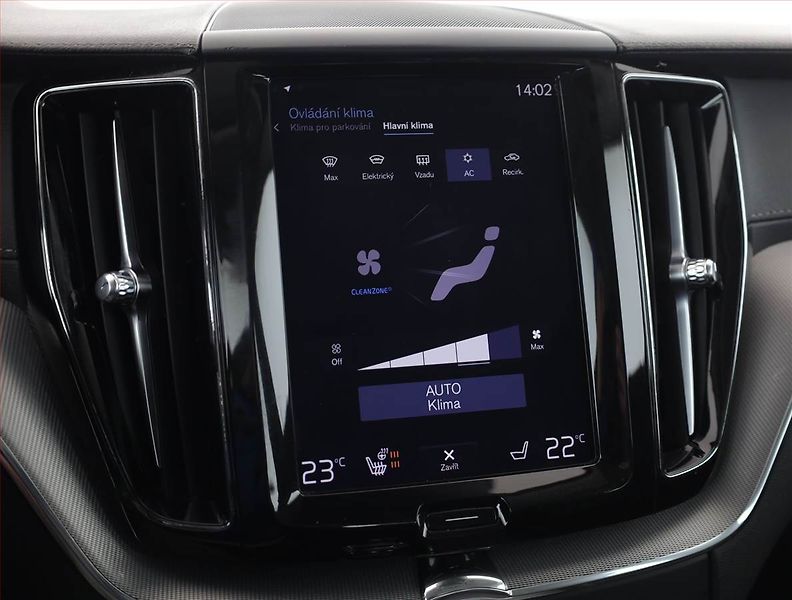 Volvo XC60 (2020) B4 AWD - fotka 15 z 22