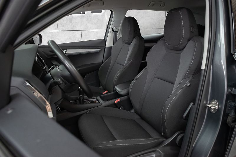 Škoda Karoq 1.5 TSI TAŽNÉ*KAMERA*DPH*ČR 1M - fotka 11 z 39