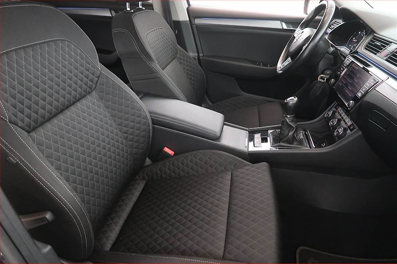 Škoda Superb (2016) 1.6 TDI, Navi, Bi-Xenony - fotka 9 z 20