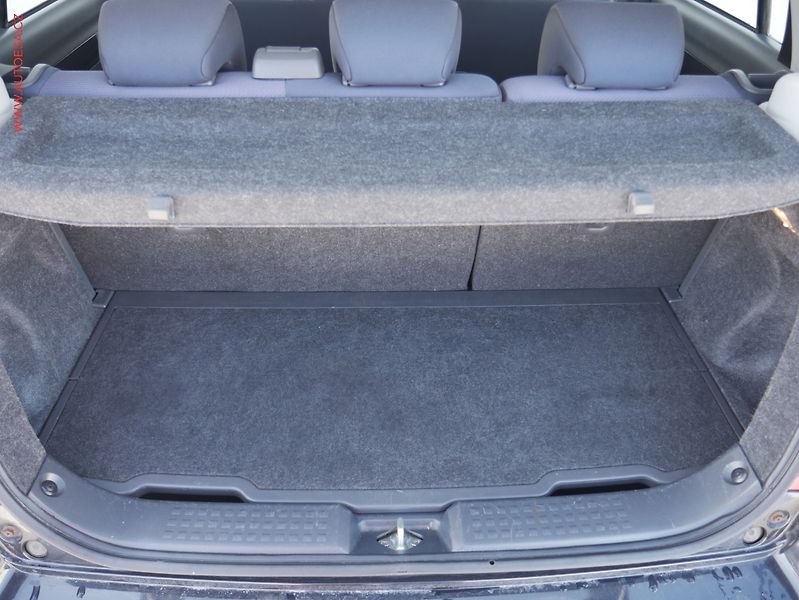Suzuki Swift (2007) 1.3i 4x4, AC, výhřev sed - fotka 7 z 16