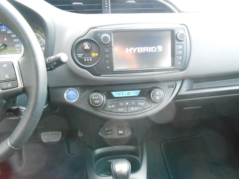 Toyota Yaris 1.5VVTiHybrid,NAVI,KAMERA,AUT - fotka 26 z 39