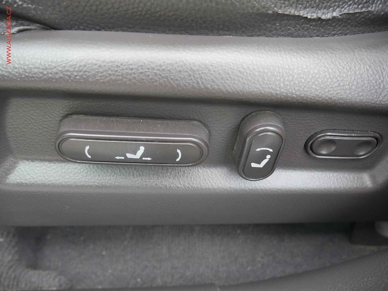 Hyundai Santa Fe (2013) 2.2CRDi 4x4, ČR, AC, TZ, kůže - fotka 14 z 20