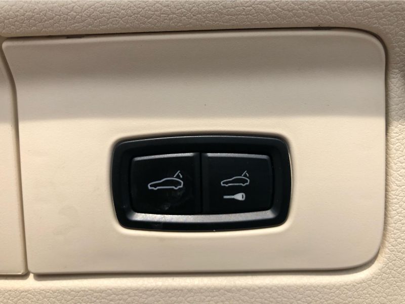Porsche Panamera 4S - fotka 29 z 30