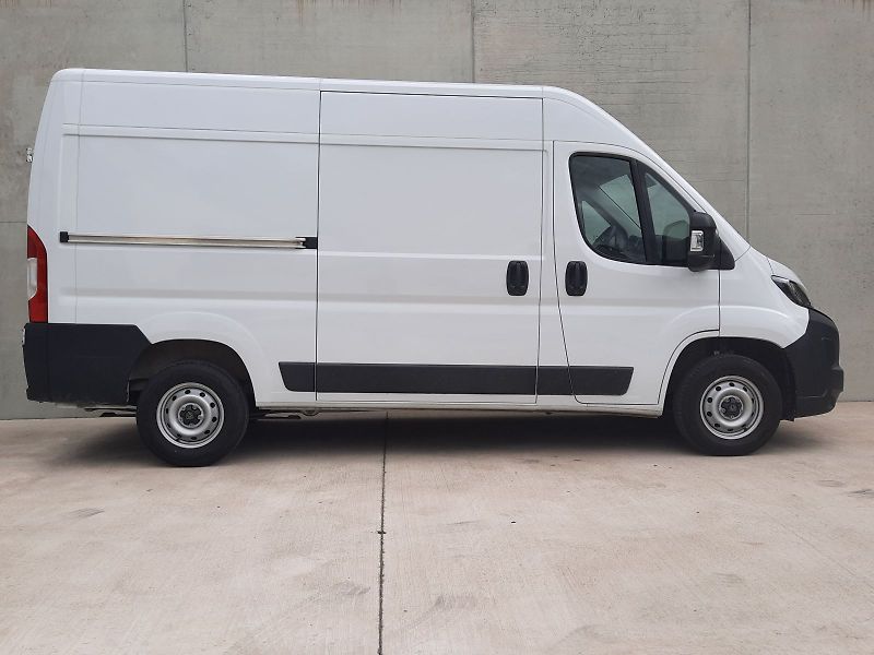 Peugeot Boxer (2025) FG 3000 L2H2 BHDi 140k MAN6 - fotka 6 z 9