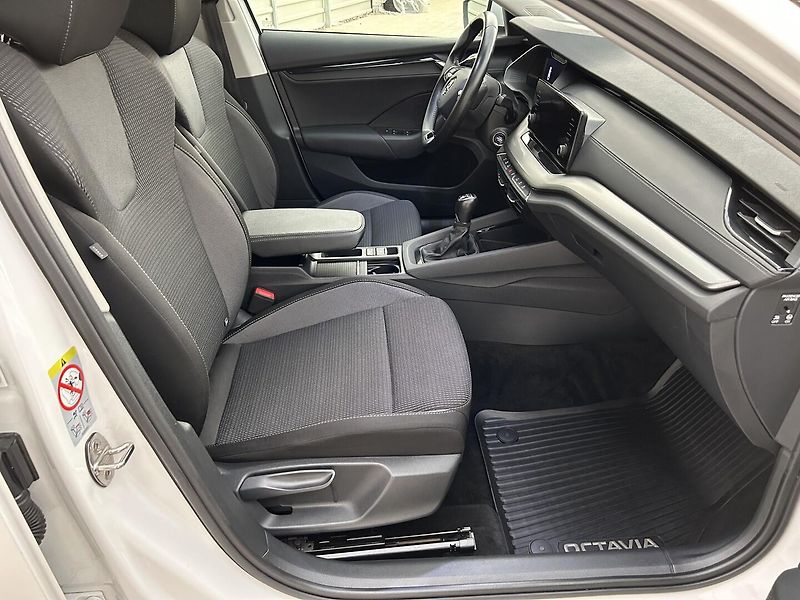 Škoda Octavia 1.5 TSI  Ambition   Plus - fotka 25 z 27