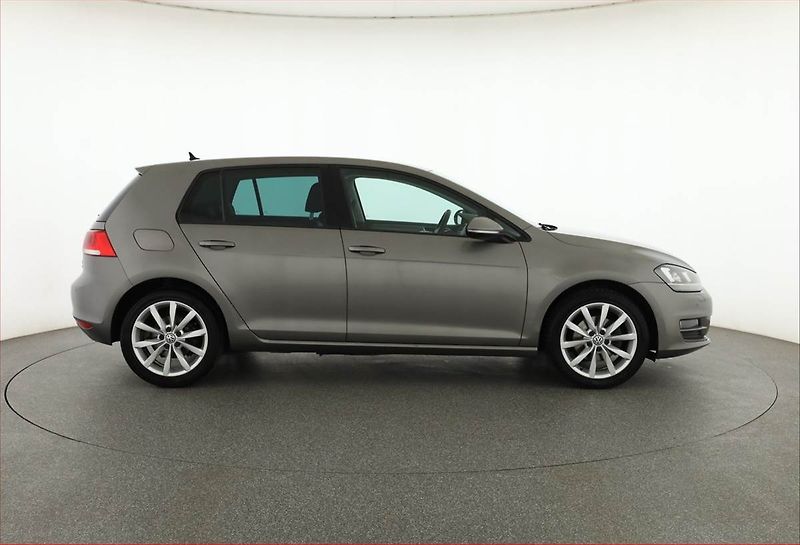 Volkswagen Golf (2017) Comfortline 1.4 TSI, ČR,1.maj - fotka 6 z 19